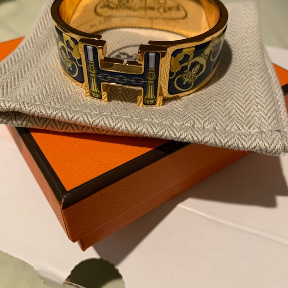 Authentic brand new PM Hermes fashionable bracelet with dust bag, box,ribbon - Picture 10 of 16